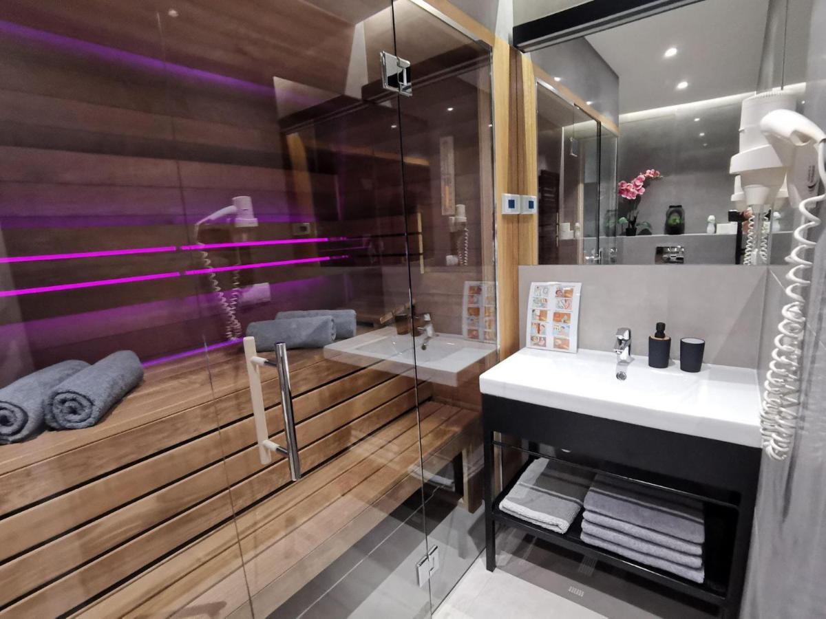 Jacuzzi Apartments คราคูฟ ภายนอก รูปภาพ