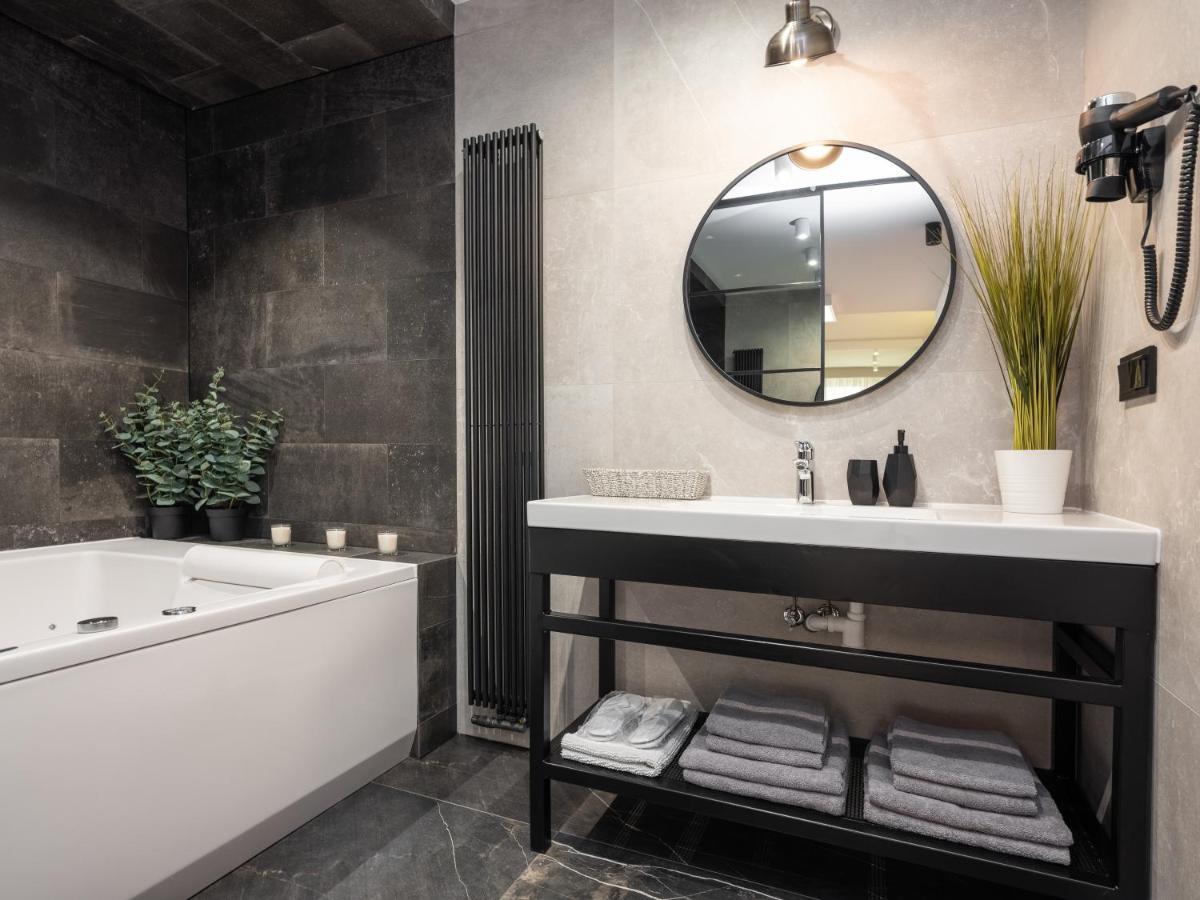 Jacuzzi Apartments คราคูฟ ภายนอก รูปภาพ