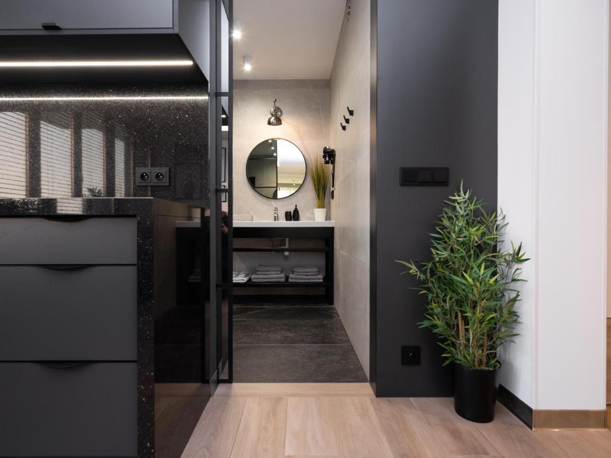 Jacuzzi Apartments คราคูฟ ภายนอก รูปภาพ