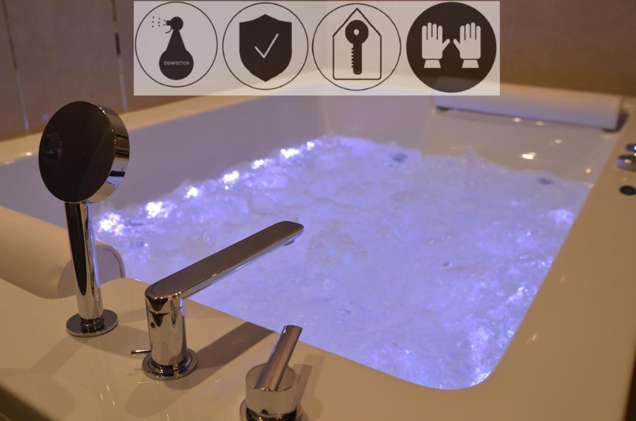 Jacuzzi Apartments คราคูฟ ภายนอก รูปภาพ