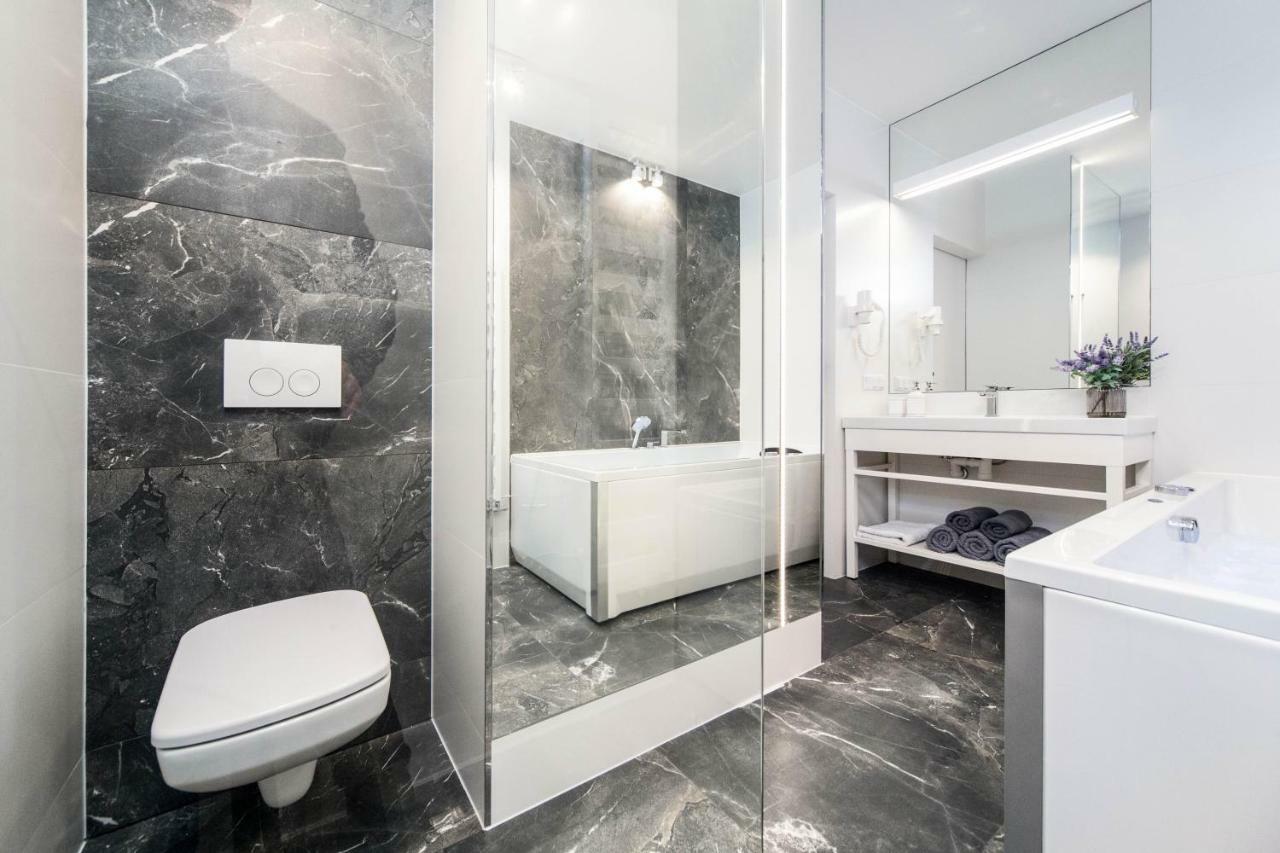 Jacuzzi Apartments คราคูฟ ภายนอก รูปภาพ