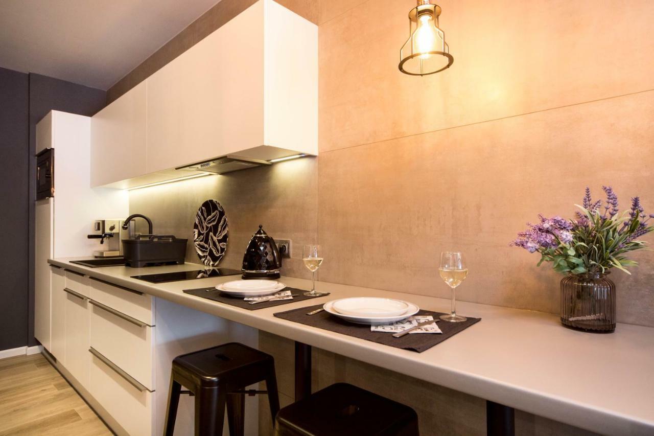 Jacuzzi Apartments คราคูฟ ภายนอก รูปภาพ
